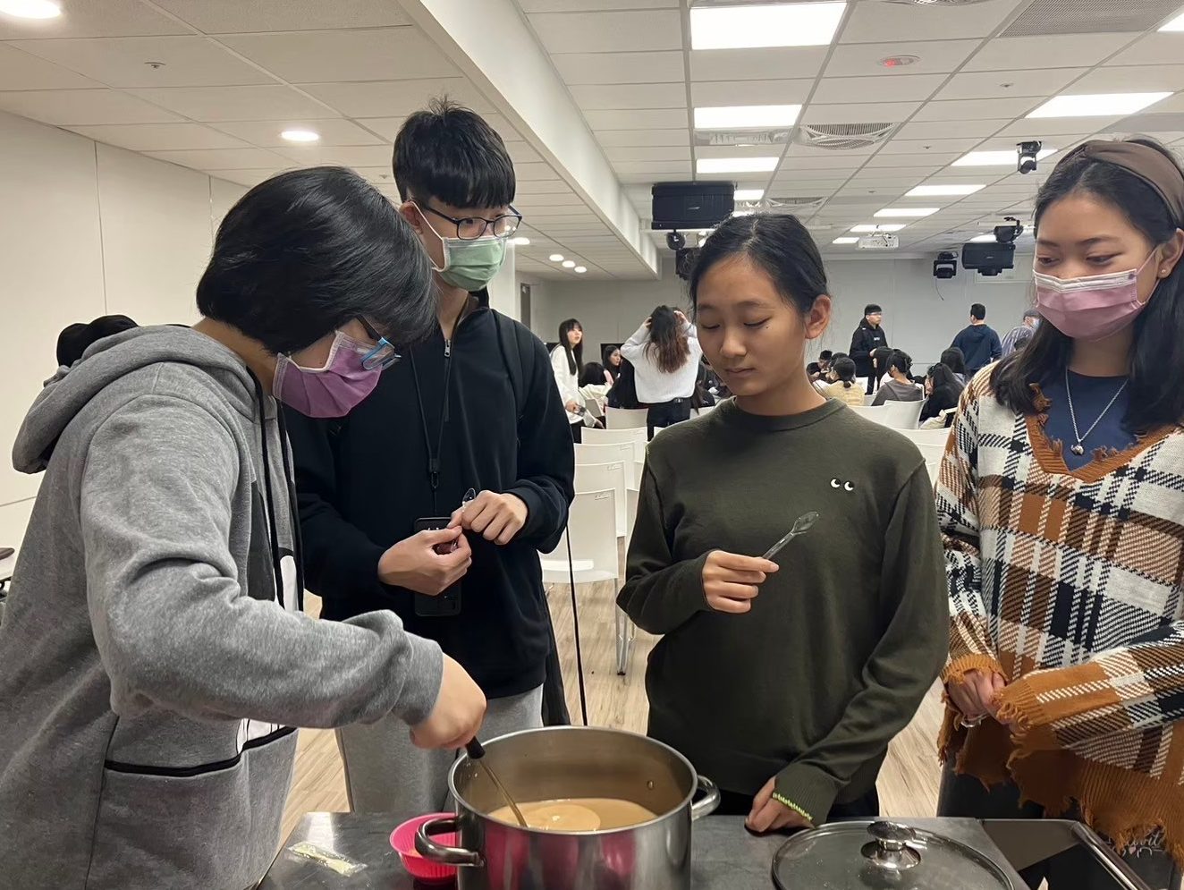 LINE_ALBUM_店長日記📖_250429_1